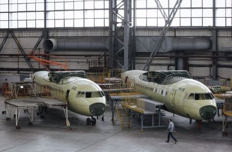 Фюзеляжи недостроенных самолетов Ан-148-100 в цеху завода «Антонов».